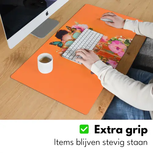 Vlinders - Vrouw - Zonnebril - Kleurrijk Muismat XXL klein -sfeer3