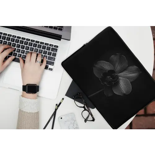 Zwart - Bloem - Orchidee laptophoes neopreen klein -bureau