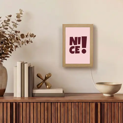 Nice - Uitroepteken - Roze Light Box met kabel (Tafellamp) klein -sfeer2