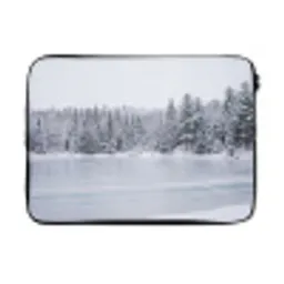 Meer - Dennen - IJs - Winter - Rustgevend laptophoes neopreen klein -3d