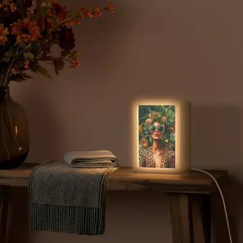 Vrouw - Panterprint - Jungle - Natuur - Luxe Light Box met kabel (Tafellamp) klein -sfeer4