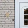 Zandkleur - Sierlijk Naambord Huisje klein -sfeer1