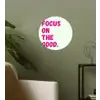 Focus on the good - Beige - Roze Wandcirkel behangsticker klein -sfeer2