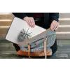 Basketbal - Wit - Schaduw - Lijnen laptophoes neopreen klein -tas