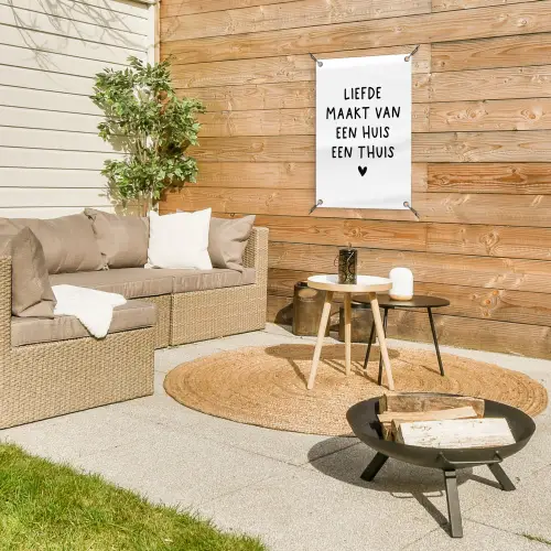Spreuken - Quotes - Liefde maakt van een huis een thuis tuinposter los doek klein -sfeer4