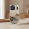 Berglandschap - Mist  - Penseelstreken Telefoonhoesje iPhone 17 Pro klein -sfeer2