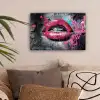 Lippen - Felroze - Graffiti - Verfstrepen canvas 2cm klein -sfeer1
