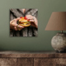 Vrouw - Hamburger - Bontjas aluminium wit klein -sfeer2