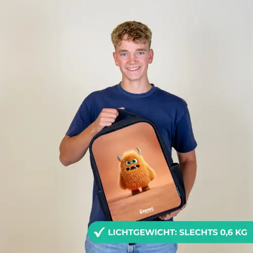 Oranje Pluizig Monster met Hoorns Rugzak - Zwart middel -sfeer7_NL