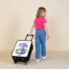 Baby draak op blauwe auto in bosrijk landschap Kinderkoffer - Zwart klein -sfeer1