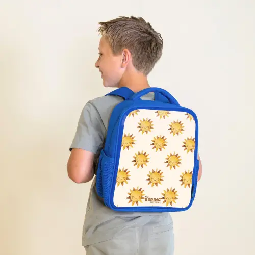 Lachende zonnetjes als patroon op beige achtergrond Kinderrugzak - Blauw middel -sfeer2