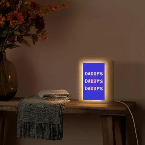 Blauw - Daddy's - Blokletters Light Box met kabel (Tafellamp) klein -sfeer4