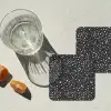 Terrazzo -  Patroon - Zwart - Wit onderzetter kurk middel 366 -sfeer4
