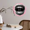 Mond - BLAH BLAH - Roze Wandcirkel behangsticker klein -sfeer3
