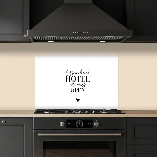 Quotes - Spreuken - Oma - Grandma's hotel always open keuken achterwand spatscherm klein -sfeer1