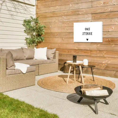 Ons stekkie - Quotes - Spreuken Tuinposter op houten frame 2 cm dik klein -sfeer2