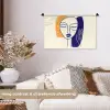 Minimalistisch - Gezicht - Hand - Oranje - Blauw Wandkleed katoen klein -sfeer1