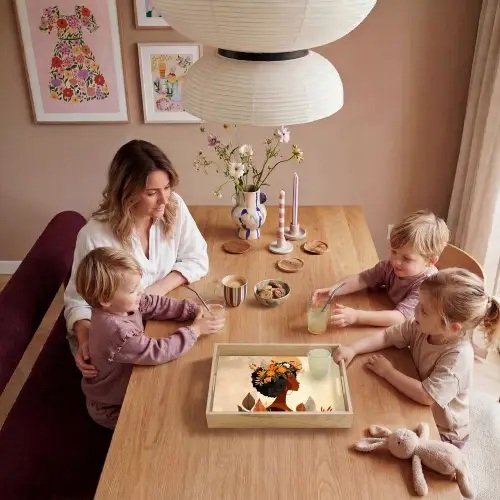 Vrouw - Krullen - Bloemen - Beige Dienblad Rechthoek middel -sfeer4