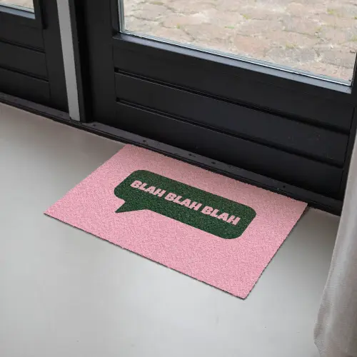 Roze - Tekstwolk - Groen - BLAH BLAH BLAH Deurmat klein -sfeer2