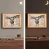 Schotse Hooglander - Landschap - Landelijk - Bergen - Winter - Doorkijk Light Box met batterij (Wandlamp) middel -sfeer3