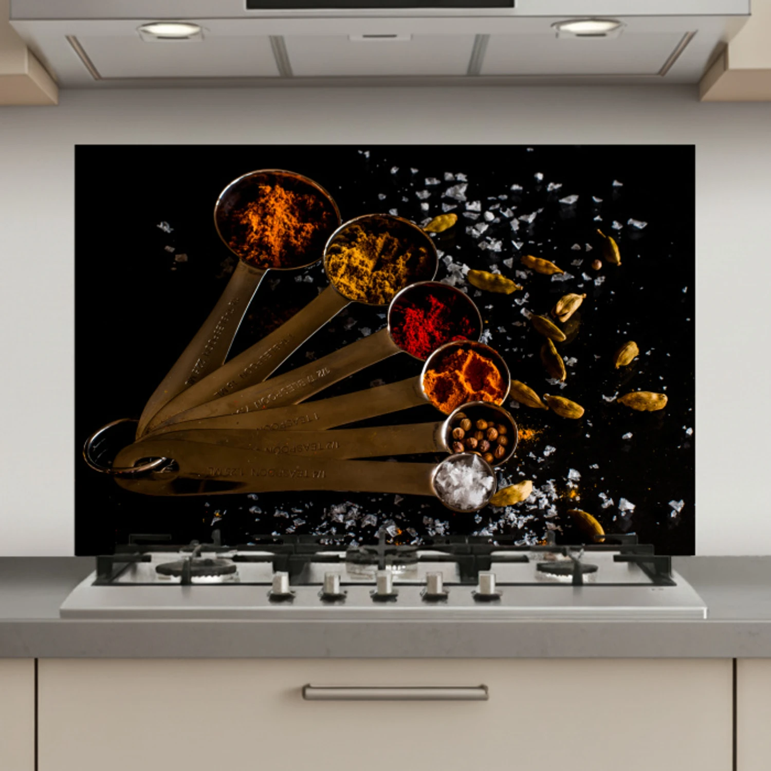 Kruiden - Lepels - Zout - Specerijen - Zwart keuken achterwand spatscherm klein -3d_website