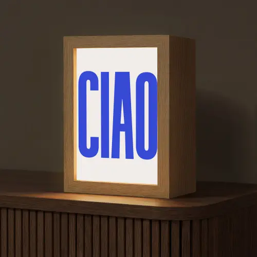 Ciao - Hoofdletters - Blauw - Minimalistisch Light Box met kabel (Tafellamp) klein -z3d_website