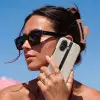 Beige - Zwart - Streep - Minimalistisch Toughcase MagSafe Apple iPhone 17 klein -Sfeer2V