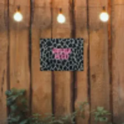Panterprint - Zwart - Neonletters - Roze tuinposter los doek klein -sfeer1