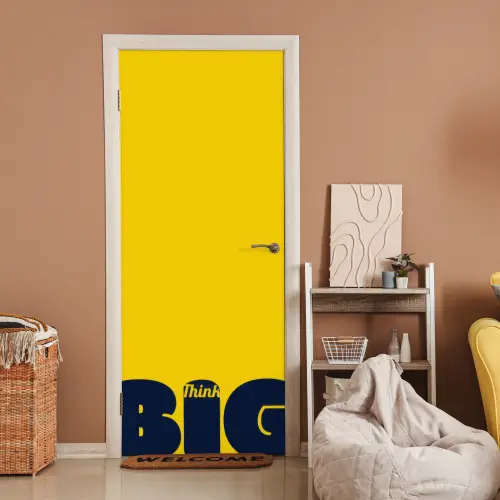 Geel - Think big - Grafisch deurposter klein -sfeer1