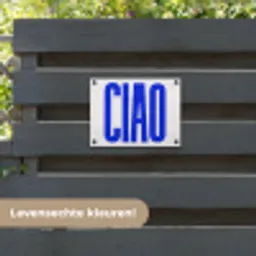 Ciao - Hoofdletters - Blauw - Minimalistisch tuinposter los doek klein -sfeer3