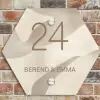 Beige organisch - Klassiek Naambord Hexagon klein -sfeer2