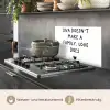 Engelse quote "DNA doesn't make a family, love does" met een hartje op een witte achtergrond keuken achterwand spatscherm klein -usp_DE