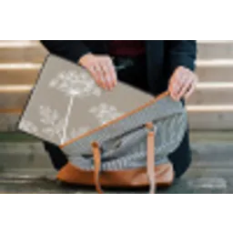 Grafisch - Fluitenkruid - Taupe laptophoes neopreen klein -tas