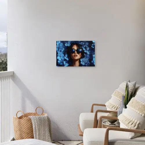 Vrouw - Blauw - Bloemen - Vlinders - Natuur Tuinposter op houten frame 2 cm dik klein -sfeer1