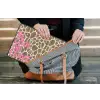 Tekst - Be cool or leave - Roze - Giraffenprint laptophoes neopreen klein -tas