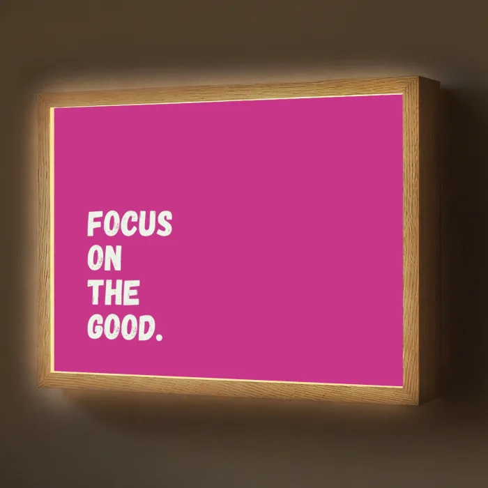Focus on the good - Roze - Simple Light Box met batterij (Wandlamp) middel -z3d_website