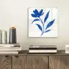 Bloem - Blaadjes - Minimalistisch - Blauw plexiglas 5mm klein -sfeer1