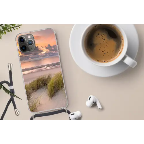 Zonsondergang - Duin - Strand - Planten - Zee Hoesje iPhone 12 Pro met koord klein -oordop