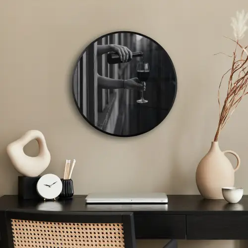 Wijnfles - Glas - Handen - Raam Fotolijst rond zonder passe partout klein -sfeer1