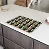 Retro - Bloem - Zwart - Okergeel Inductie beschermer vinyl 3mm klein 276 -sfeer8