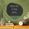 Quote - Groen - Grill - Zomer Wandcirkel Organisch Aluminium middel -sfeer2