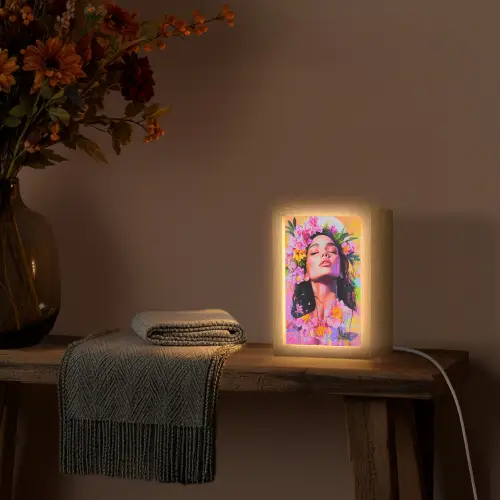 Portret - Bloemenkroon - Vrouw Light Box met kabel (Tafellamp) klein -sfeer4