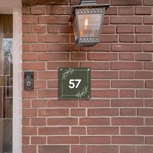 Olijfgroen - Traditioneel Naambord Vierkant klein -sfeer7-XS