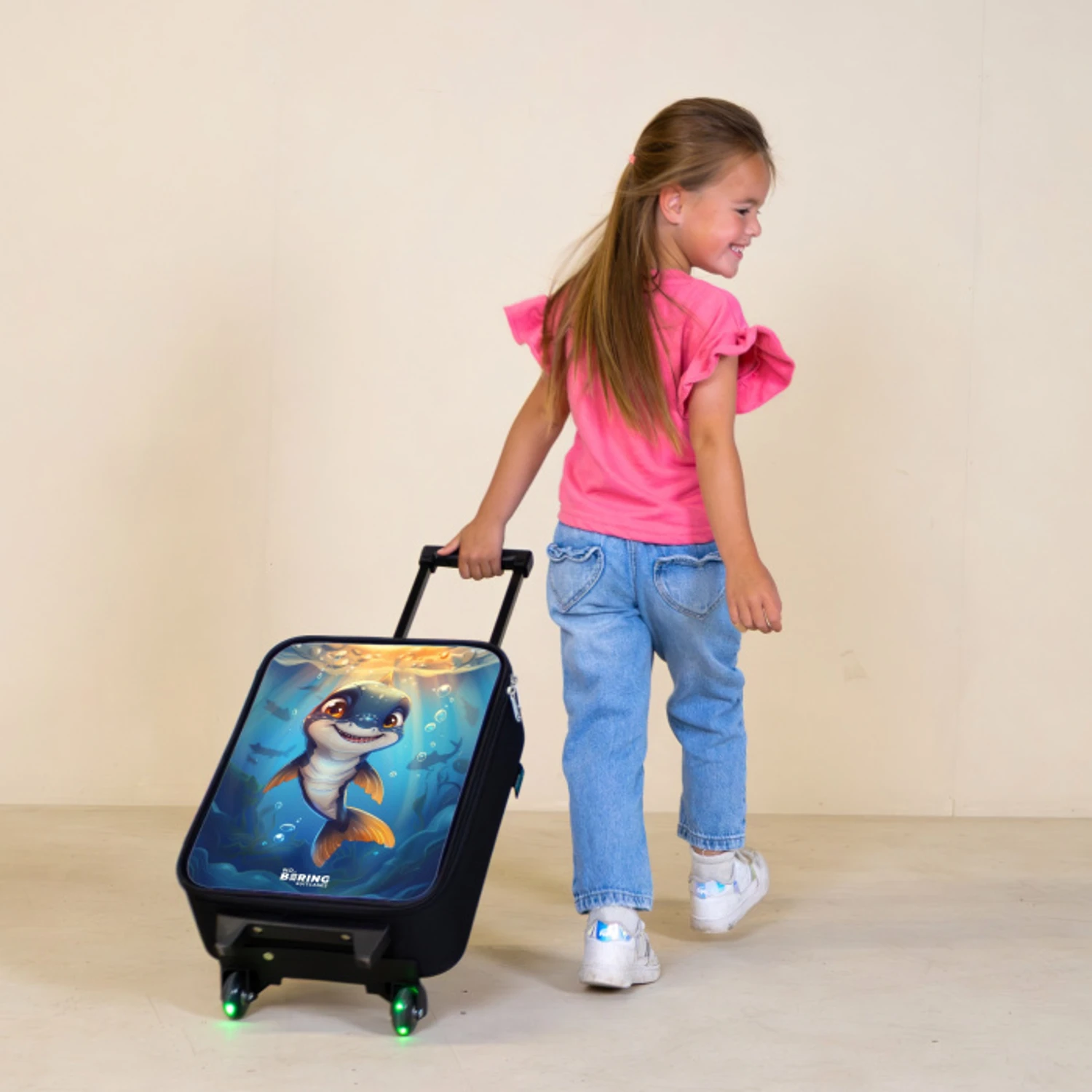 Haai met gezicht in het water Kinderkoffer - Zwart klein -sfeer1