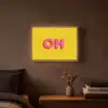 Geel - Roze - Oh - 3D Light Box met batterij (Wandlamp) middel -sfeer4