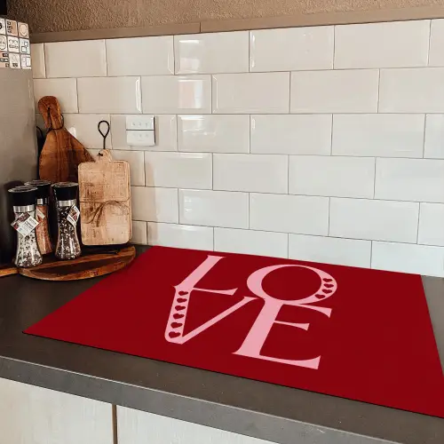 Love - Rood - Hatjes Inductie beschermer vinyl 3mm klein -sfeer3