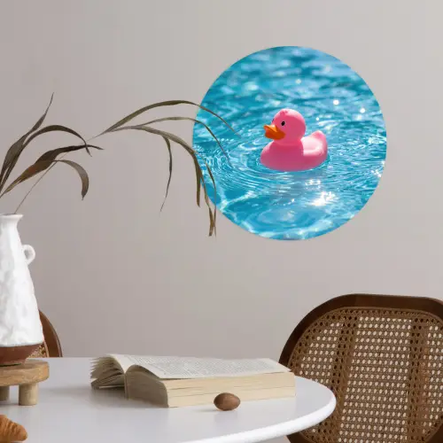 Badeend - Dobberend - Roze Wandcirkel behangsticker klein -sfeer3