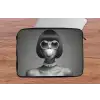 Vrouw - Zwart Wit - Ketting - Zonnebril laptophoes neopreen klein -tafel