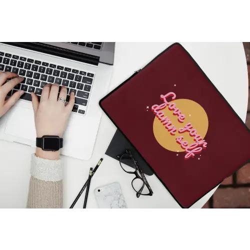 love your damn self - Cirkel - Glitter - Rood laptophoes neopreen klein -bureau