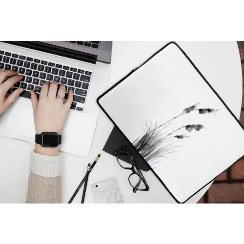Minimalistisch - Stelen - Wit laptophoes neopreen klein -bureau